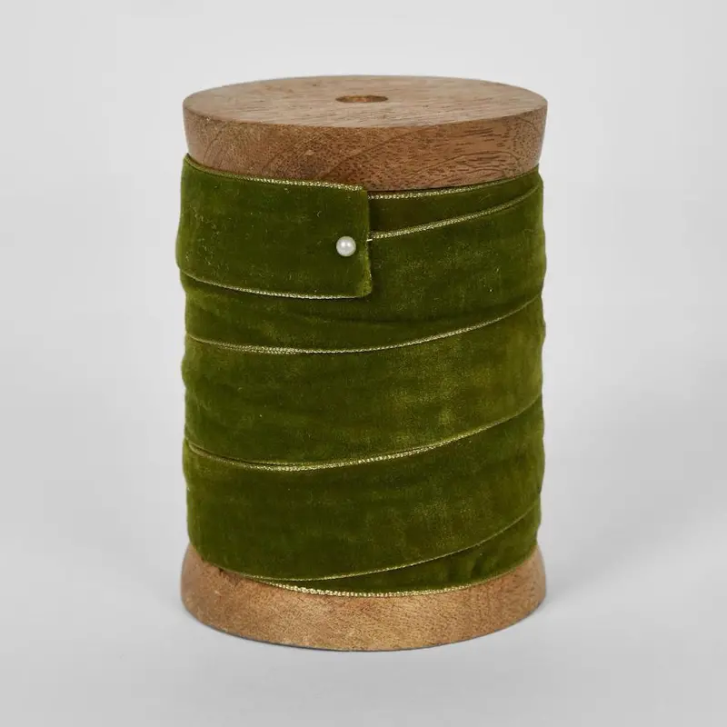 10-Meter Green Velvet Ribbon With Metallic Gold Edge 1