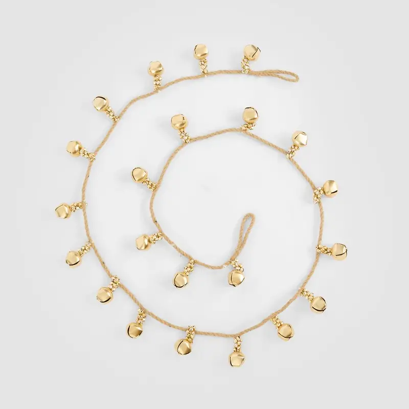 Belle-Inspired Cluster Garland For Mantels And Trees 1