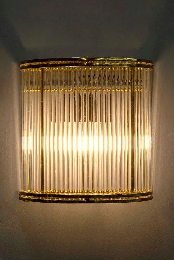 Brass Verre Half-Round Wall Sconce With Elegant Profile 1