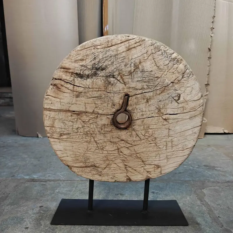 Wooden Spoked Wheel Decorative Stand 1